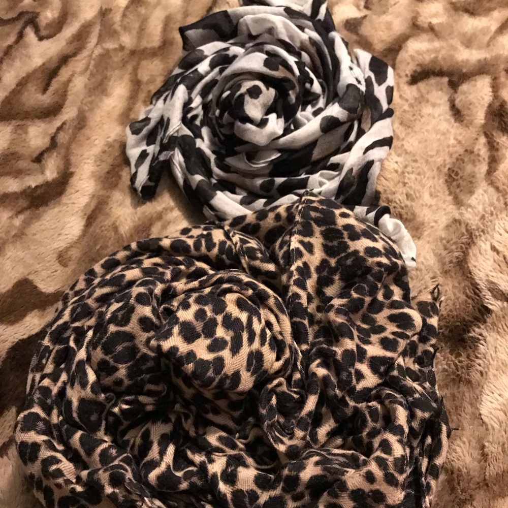 (bundle 2/$15) Animal print bundle, inc. infinity